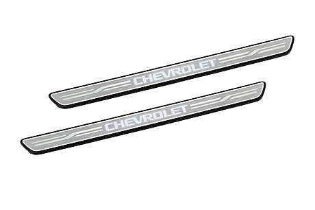 Superposiciones para umbrales internos con logotipo e iluminación un juego de 2 piezas. GM 42744901 para Chevrolet Trailblazer 2021-2023