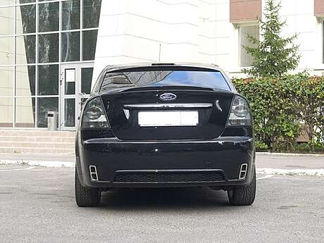 Visera "Concepto" Ford Focus 2 Sedan (con corte de luz de freno) (2004-2011)