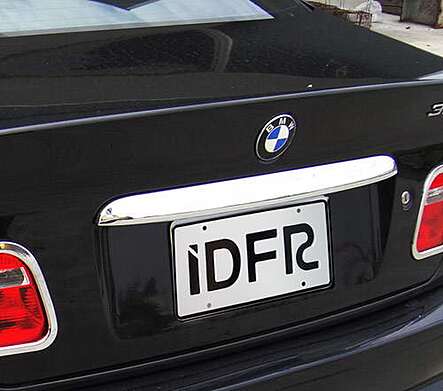 IDFR 1-BW103-03C embellecedor cromado sobre número de tapa de maletero para BMW E46 4D 2001-2005