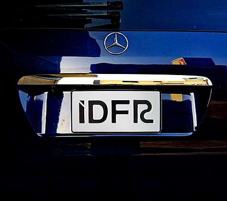 IDFR 1-MB400-17C embellecedor cromado sobre número de tapa de maletero para Mercedes-Benz W163 ML-Class 1998-2005