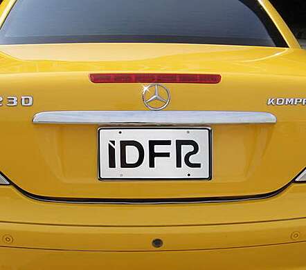 Revestimiento sobre el número de la tapa del maletero cromado 675*38mm IDFR 1-MB680-11C para Mercedes-Benz Clase SLK R170 1996-2004