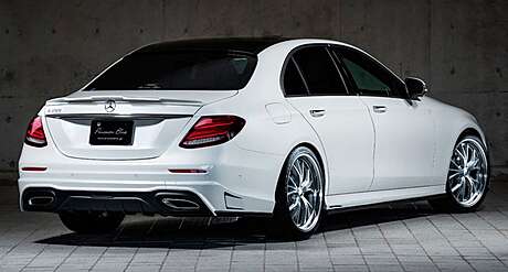 Umbrales de las puertas pintables MzSpeed ​​​​para Mercedes Clase E (W213) con paquete AMG (original, Japón)